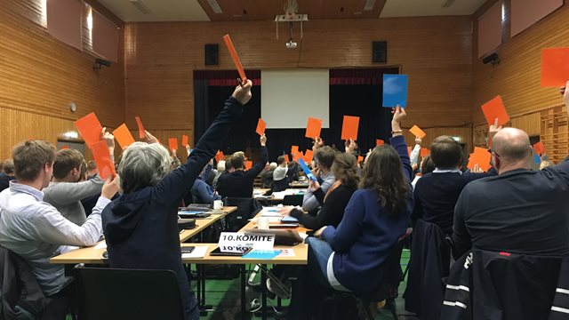 Oppfordrer til debatt