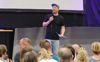 Joakim Magnus holder bibeltimer 