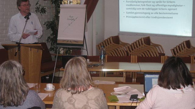 40 samlet til kirkeforfatningskonferanse