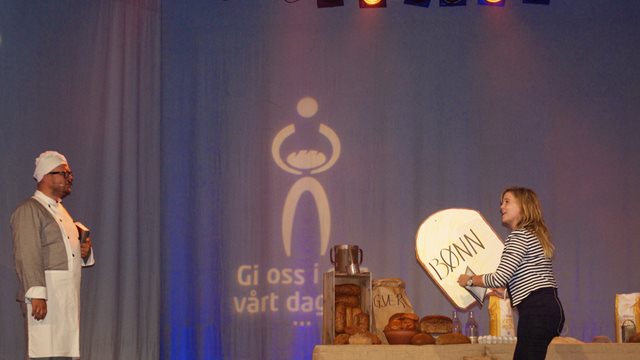 Brød og bønn på åpningsmøtet 