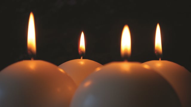 Vi tenner fire lys i advent