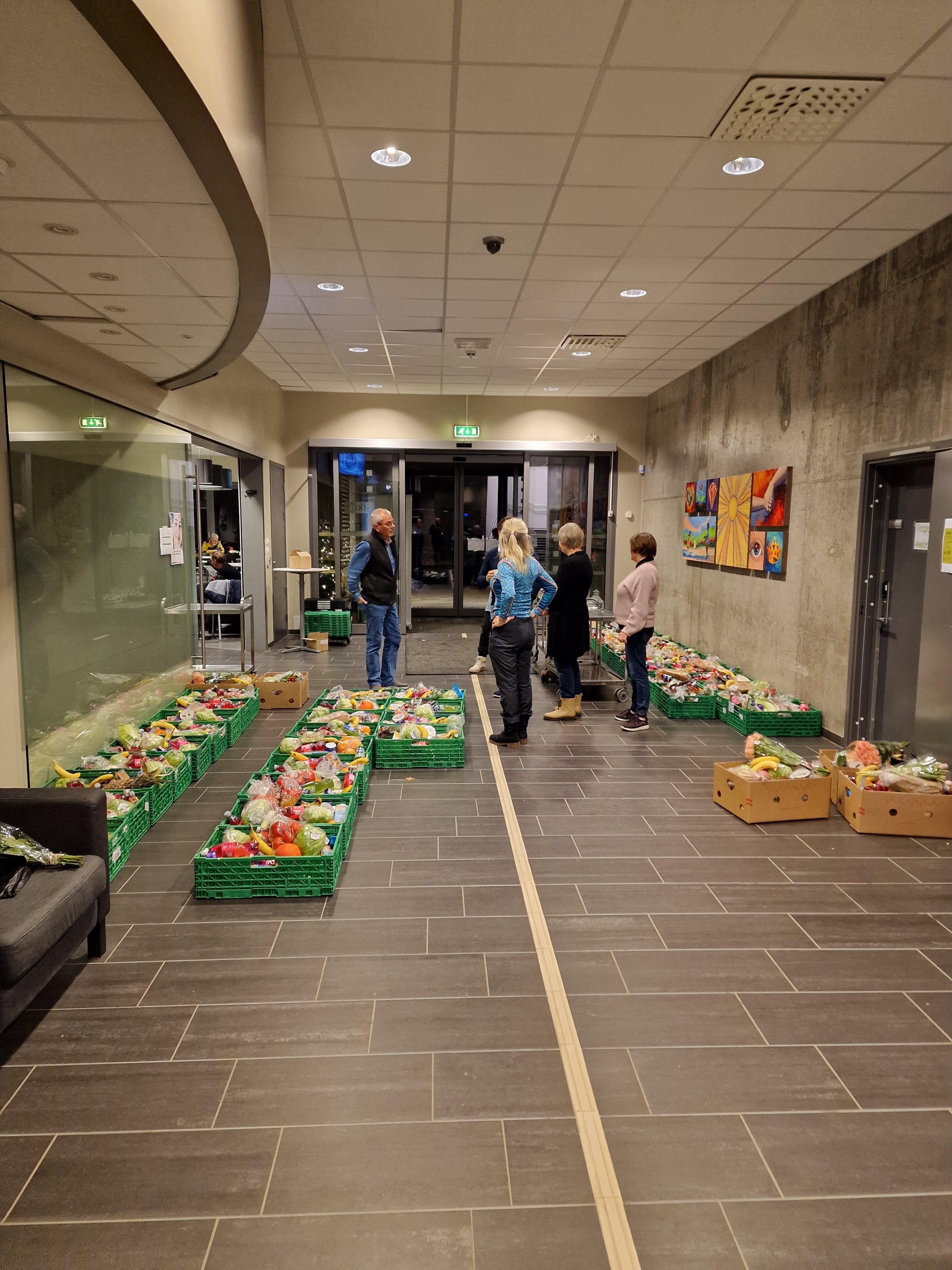 Fra matutdelingen i Hånes Frikirke. (Foto: Andreas Jølstad). 