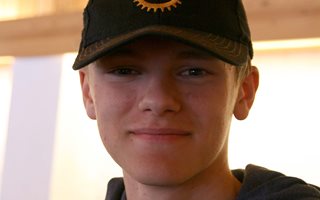 09 David: Her er det mange fra ulike bakgrunner i forskjellige aldre, men vi har én fellesnevner som vi alle kan relatere til. Det er fint. 