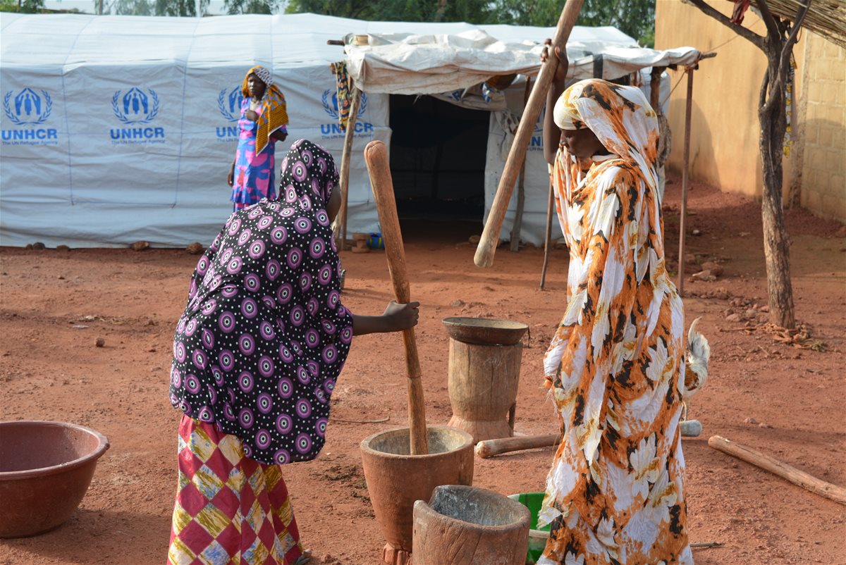 these-widows-are-preparing-flour-of-millet-(1)