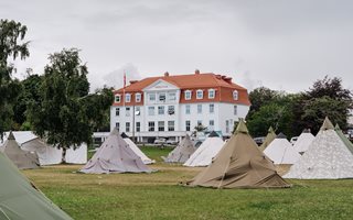 Videre Sommer finner sted ved Stavern folkehøyskole i Stavern.